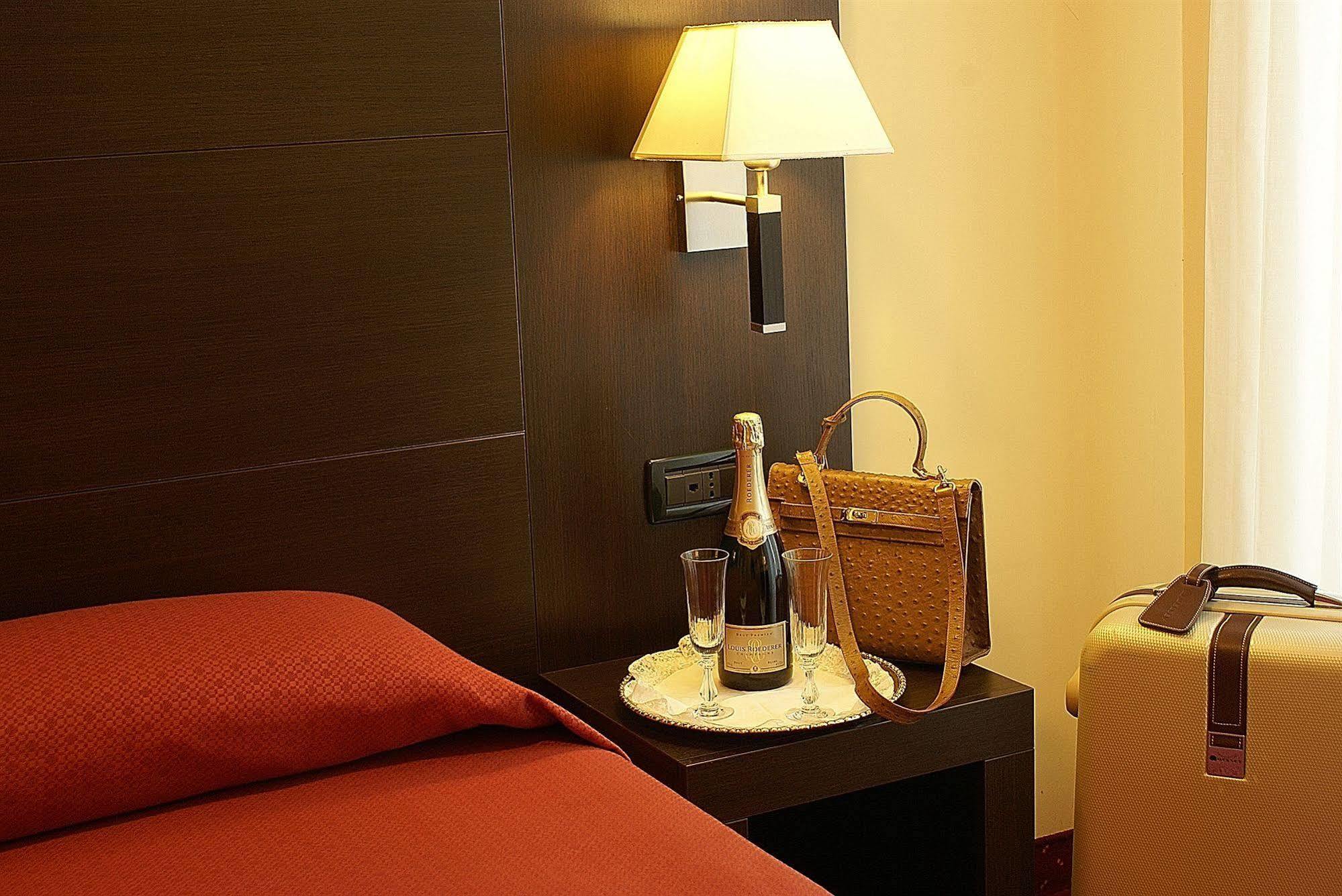 Hotel Versailles Ρώμη Εξωτερικό φωτογραφία